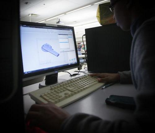 一个学生在学习机器设计时，用CAD软件制作一个部件.